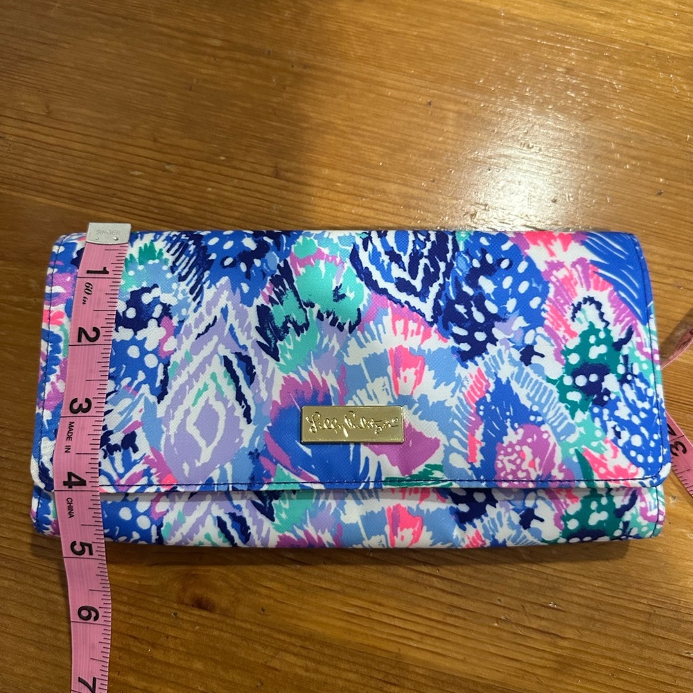 Lilly Pulitzer Colorful Patterned Travel Wallet - Picture 7 of 7
